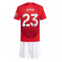 Dječji Nogometni Dres Manchester United Luke Shaw #23 Domaci 2024-25 Kratak Rukav (+ Kratke hlače)